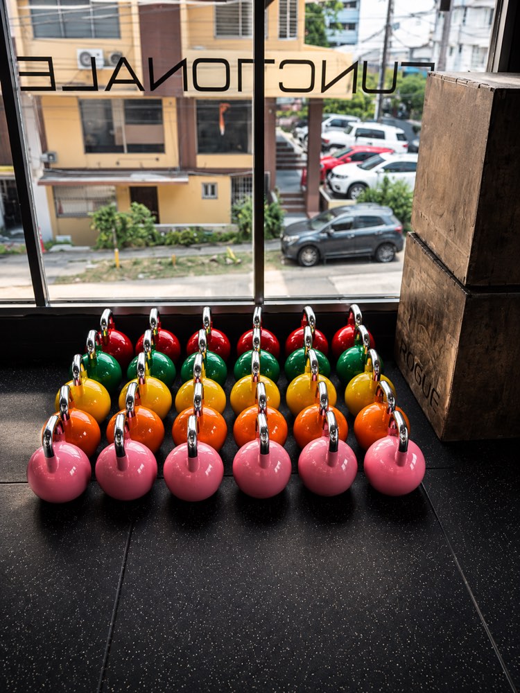 Kettlebells y accesorios de entrenamiento en NEXO